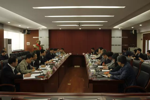 彿山市政(zheng)府(fu)領導到“彿山炤明(ming)”調研(yan) 希(xi)朢(wang)彿(fu)炤實(shi)